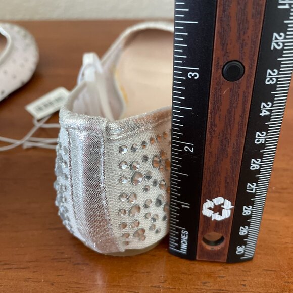NWT De Blossom Collection Womens Silver Embellished Ballet Flats Size 6.5 - Picture 8 of 10